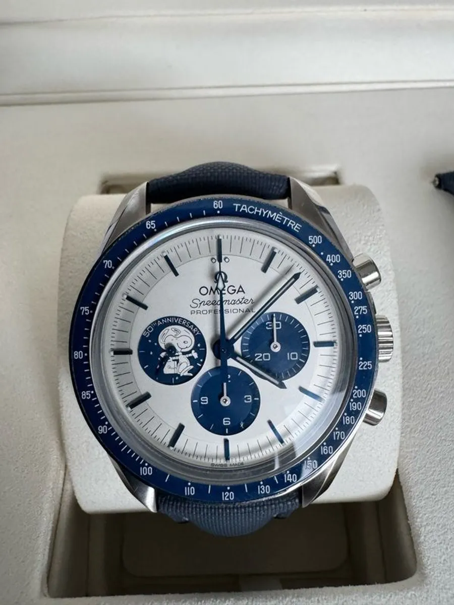 Omega Speedmaster Silver Snoopy 50th Anniversary - Image 3