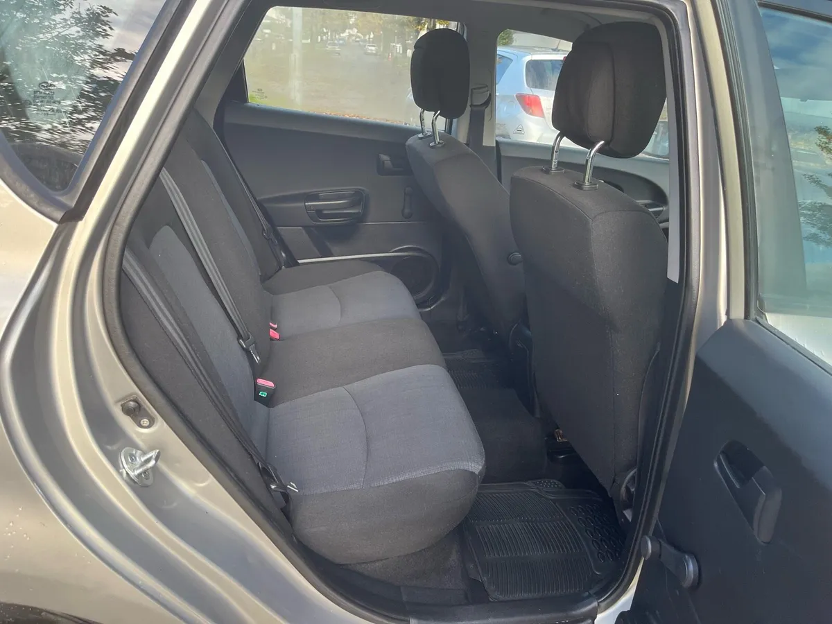 Kia cee’d 1.6 crdi 2 ecodynamics 8 - Image 4