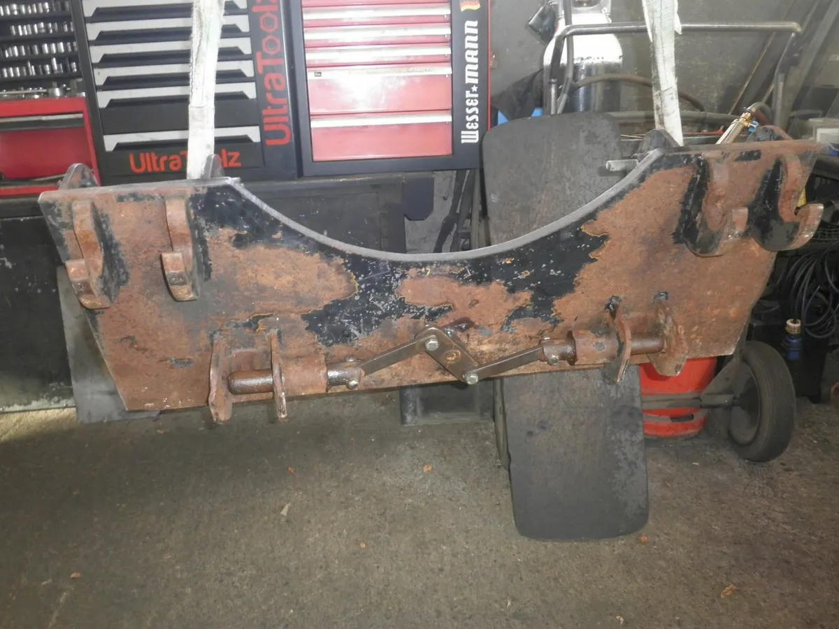 Quick Hitch for front of JCB - Image 1