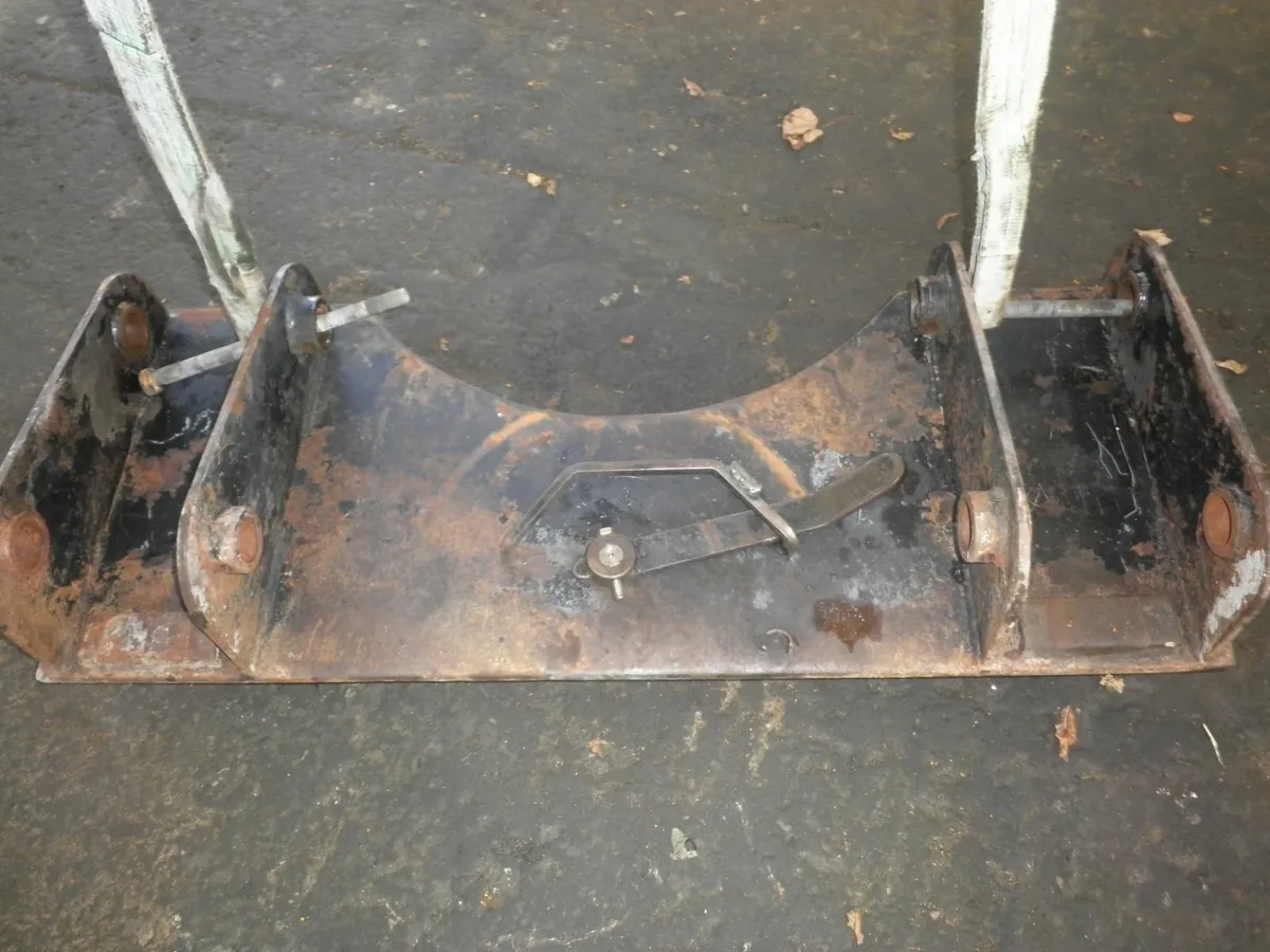 Quick Hitch for front of JCB - Image 3