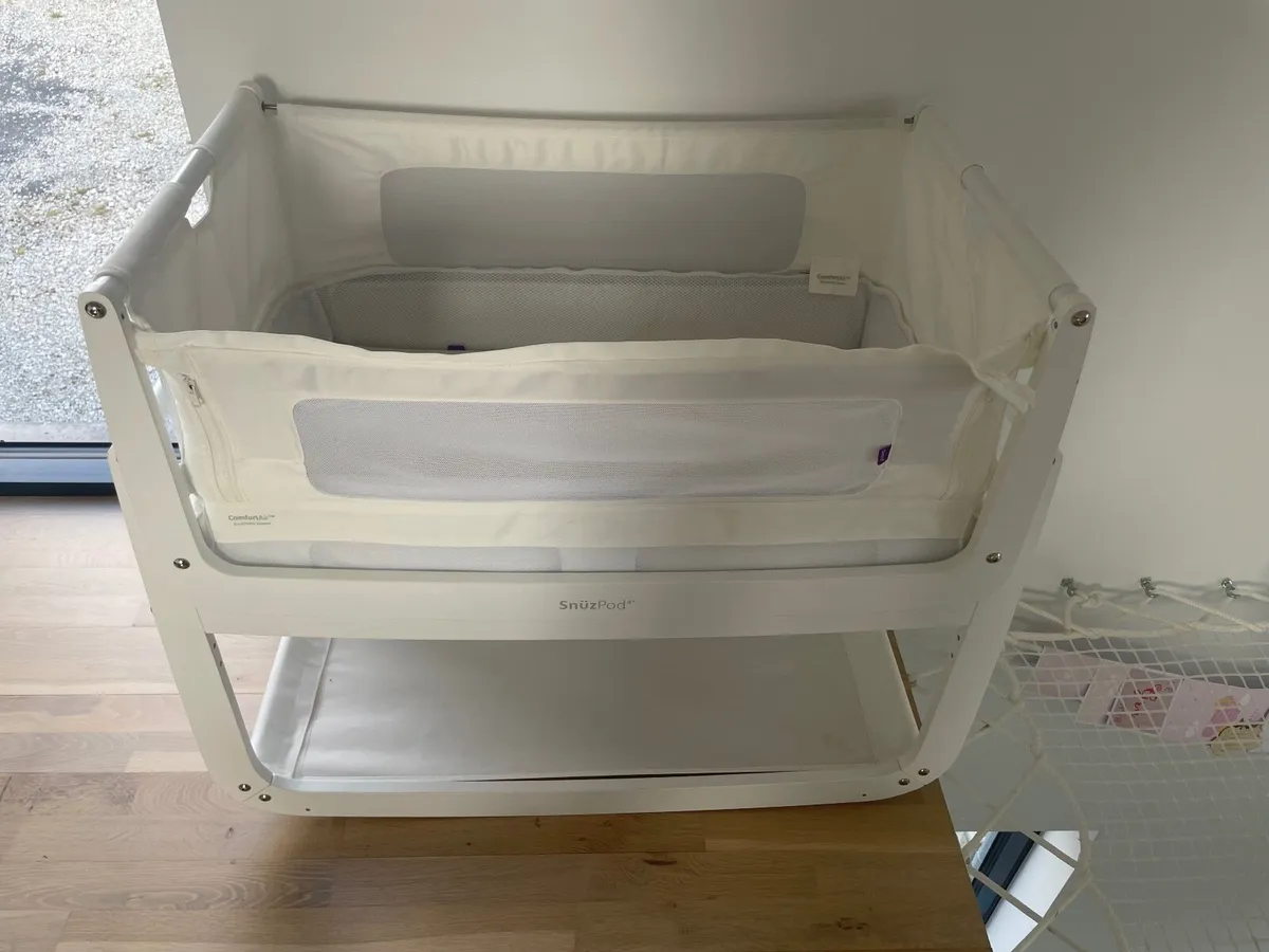 Snuzpod next to bed cot