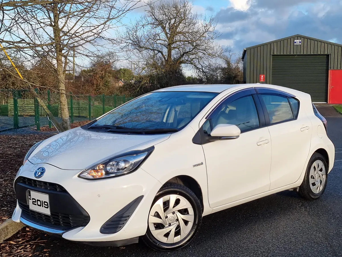 2019 TOYOTA AQUA HYBRID AUTO NCT&WARRANTY €12,900 - Image 1
