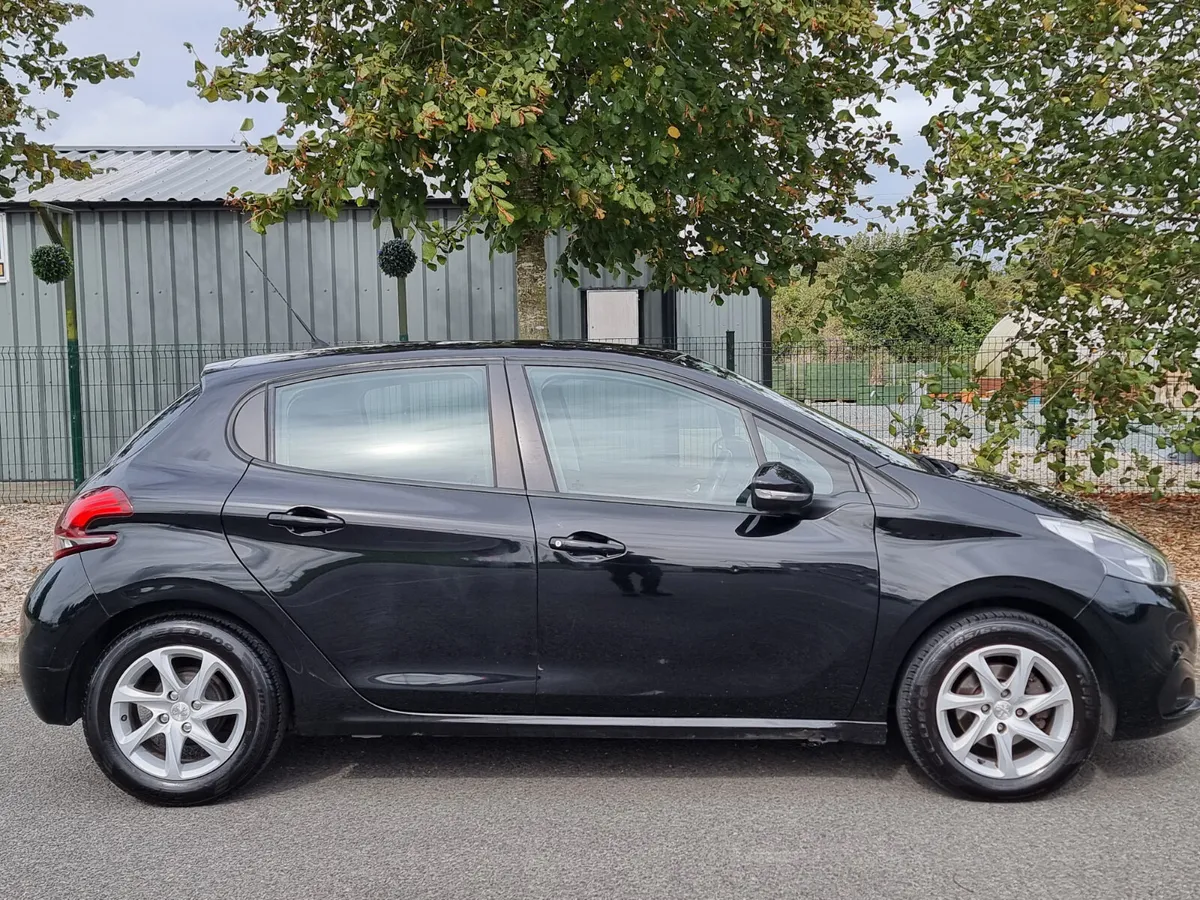 Peugeot 208 2017 petrol ⛽️ 1.2L €7900 - Image 4