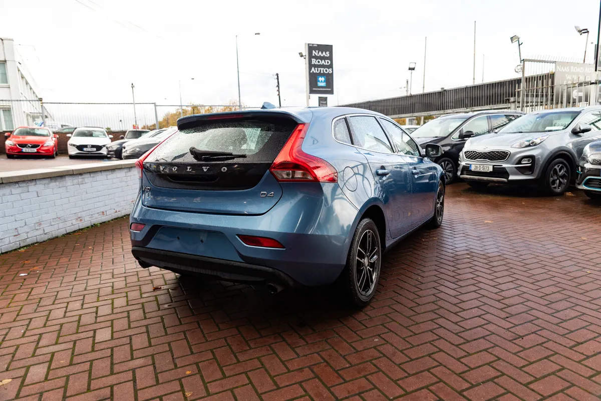 2.0D D4 HATCH 5DR AUTOMATIC - Image 3