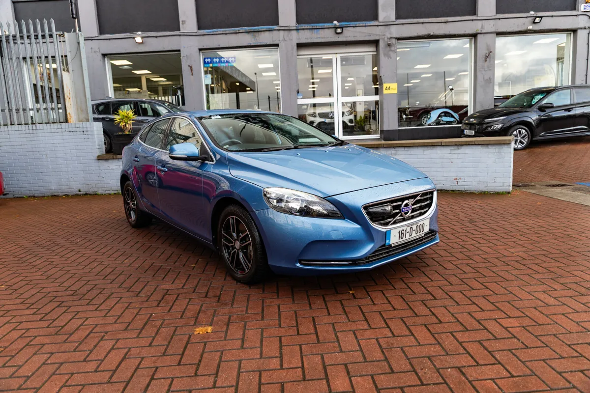 2.0D D4 HATCH 5DR AUTOMATIC - Image 1