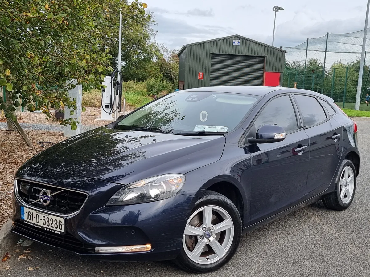 Volvo V40 2016 diesel absolute bargain €5990 - Image 1
