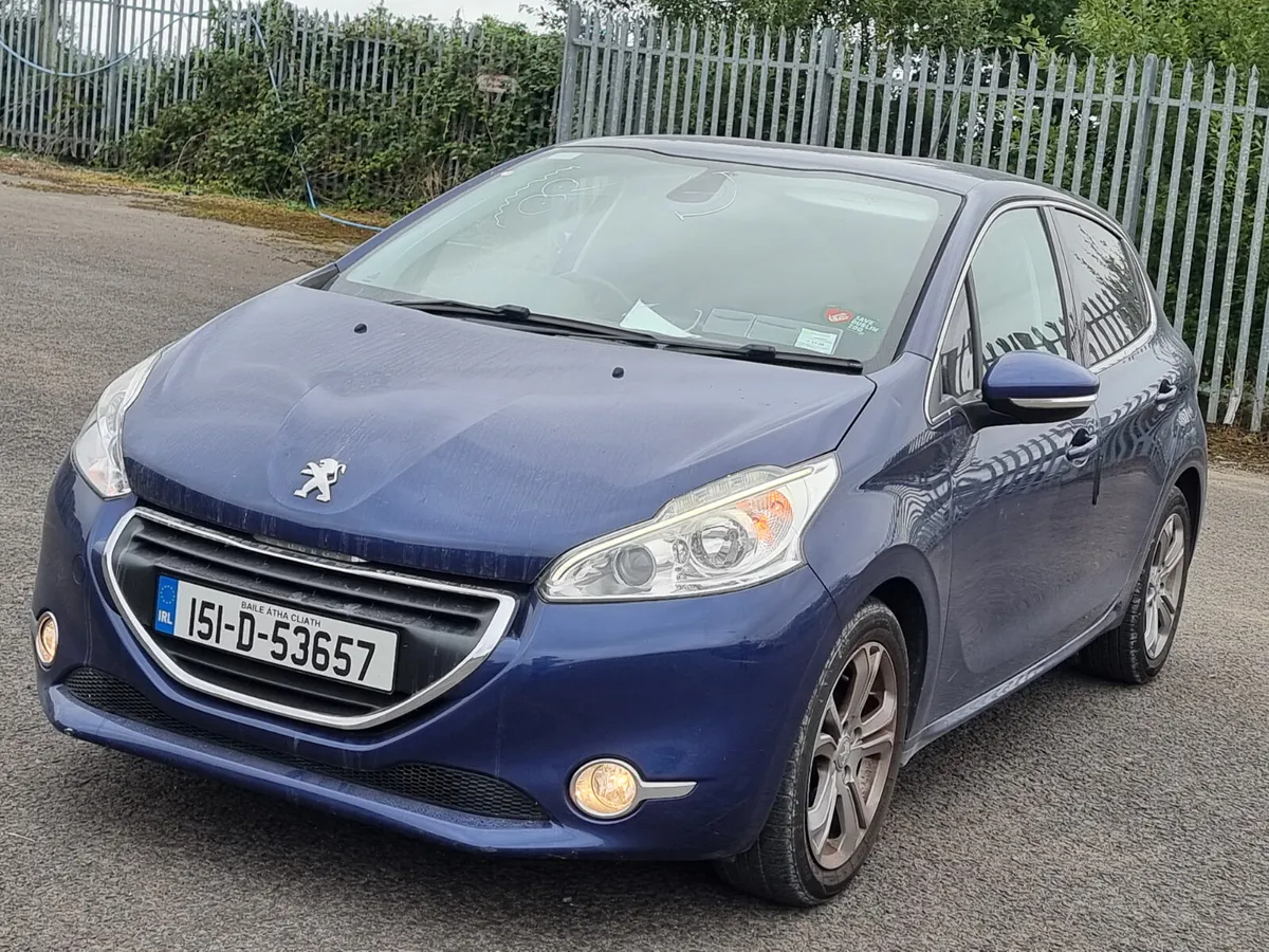 Automatic Peugeot 208 2015  1.2  low miles - Image 4