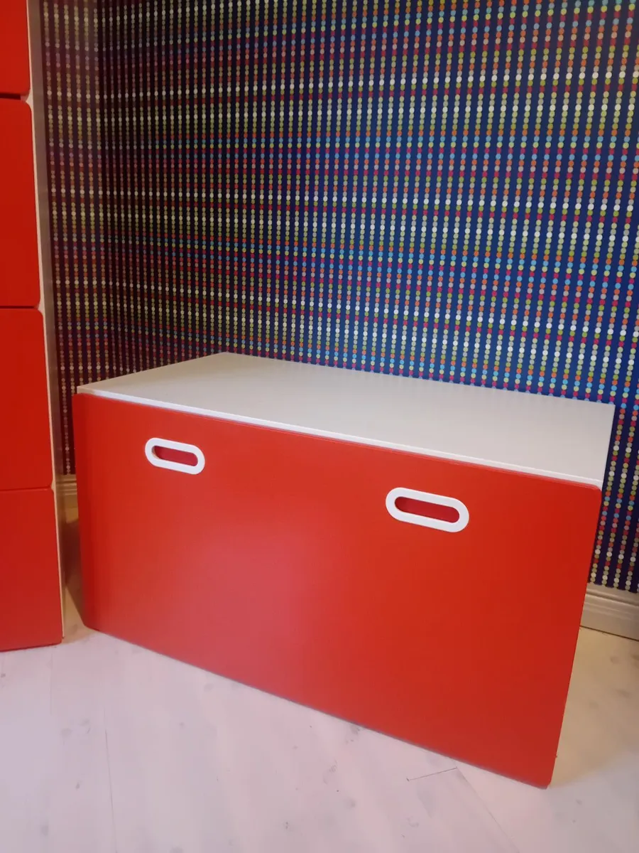 Chest of drawers and blinds - Image 4