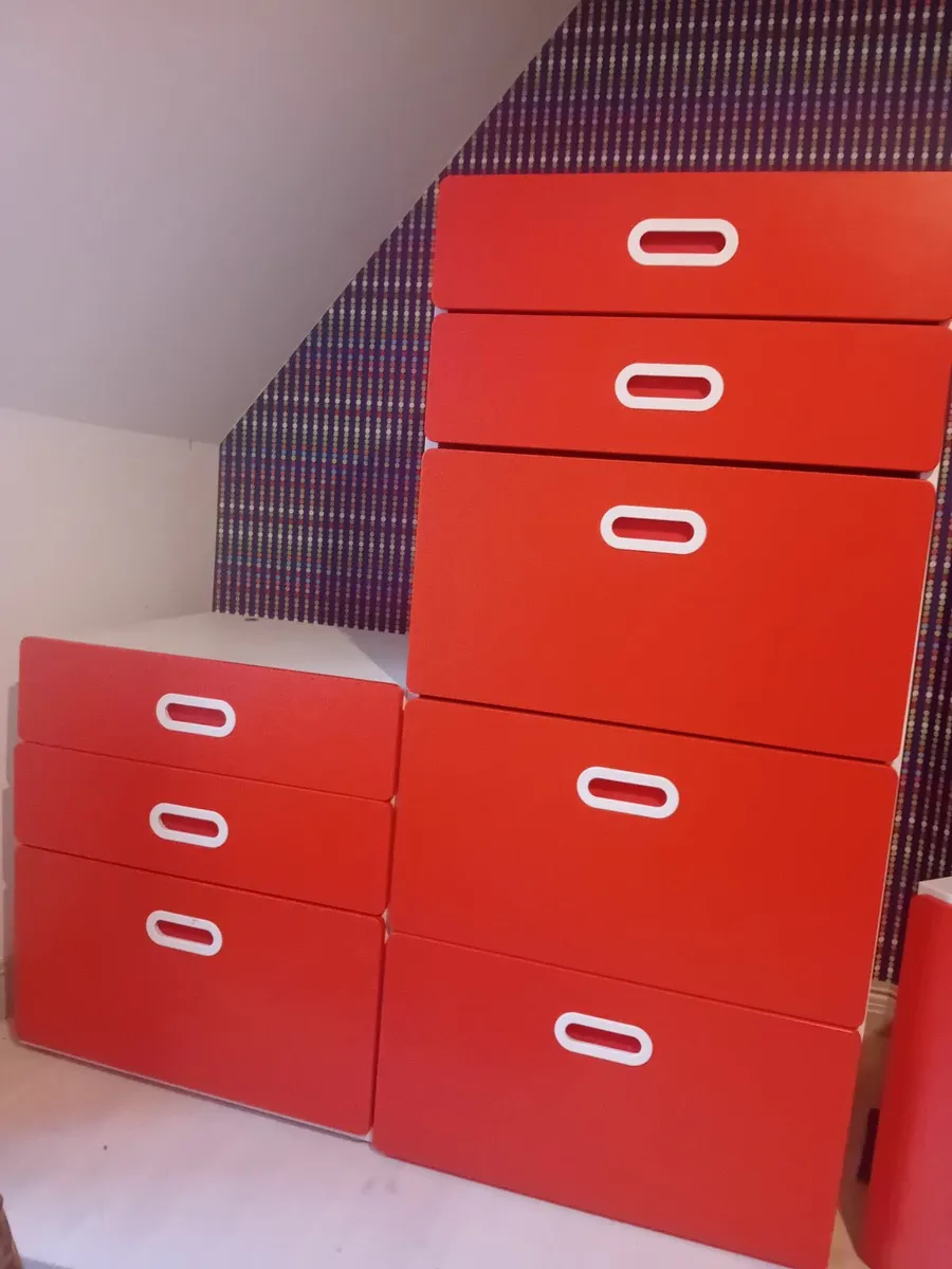 Chest of drawers and blinds - Image 2