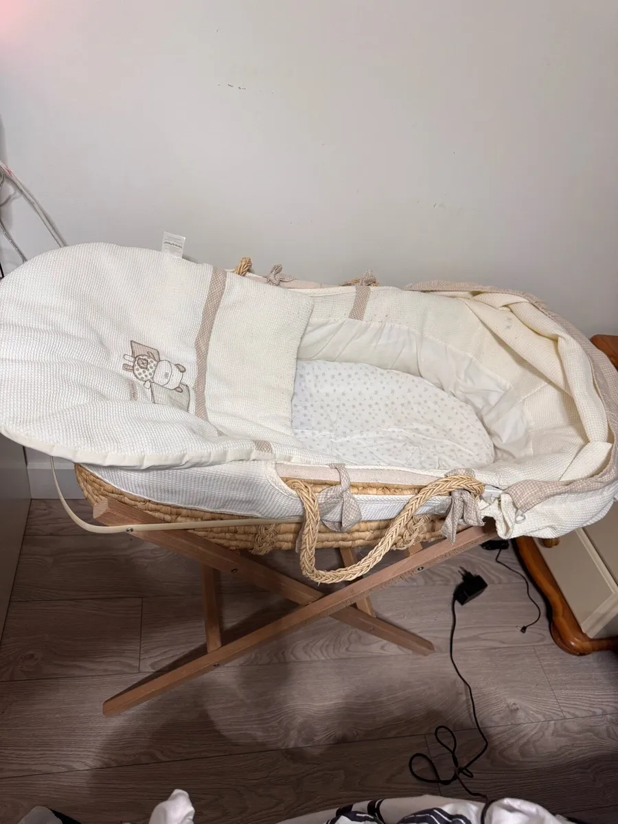 Mamas Papas moses basket with stand - Image 3
