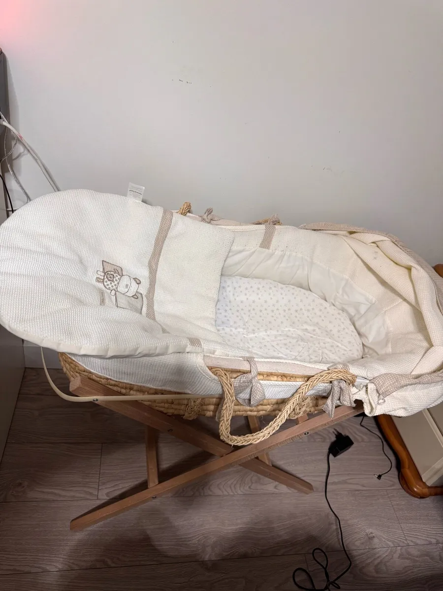Mamas Papas moses basket with stand - Image 4
