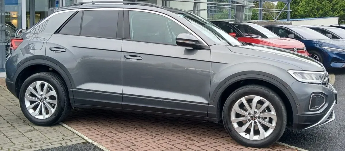 Volkswagen T-Roc Edition 75 1.0tsi 116HP  app Con - Image 2