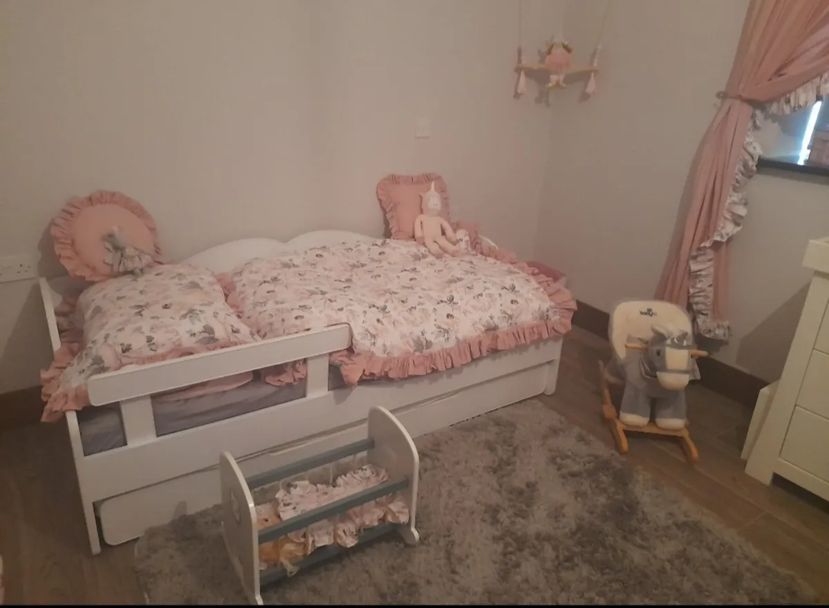 Childrens bed - Image 1