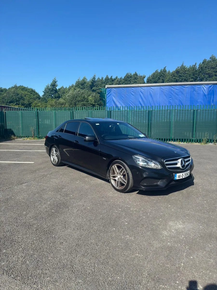 MERCEDES E300 HYYBRID AMG LINE *HUGE SPEC* - Image 3
