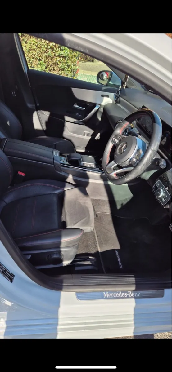Mercedes-Benz A250e AMG Line Premium+ 2020 - Image 3