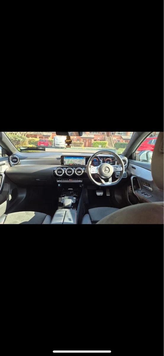 Mercedes-Benz A250e AMG Line Premium+ 2020 - Image 4