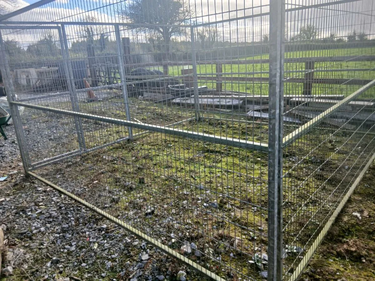 Dog kennel - Image 1