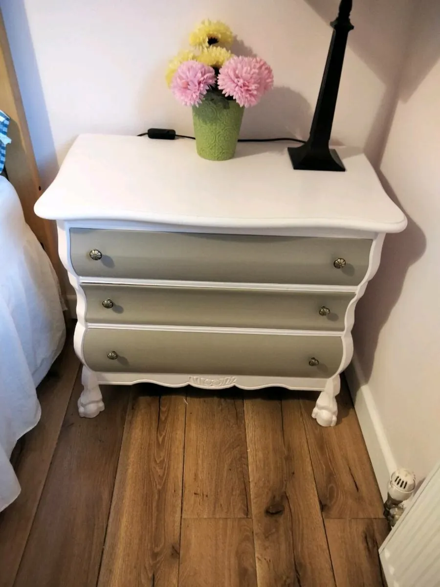 Bombe style chest of drawers