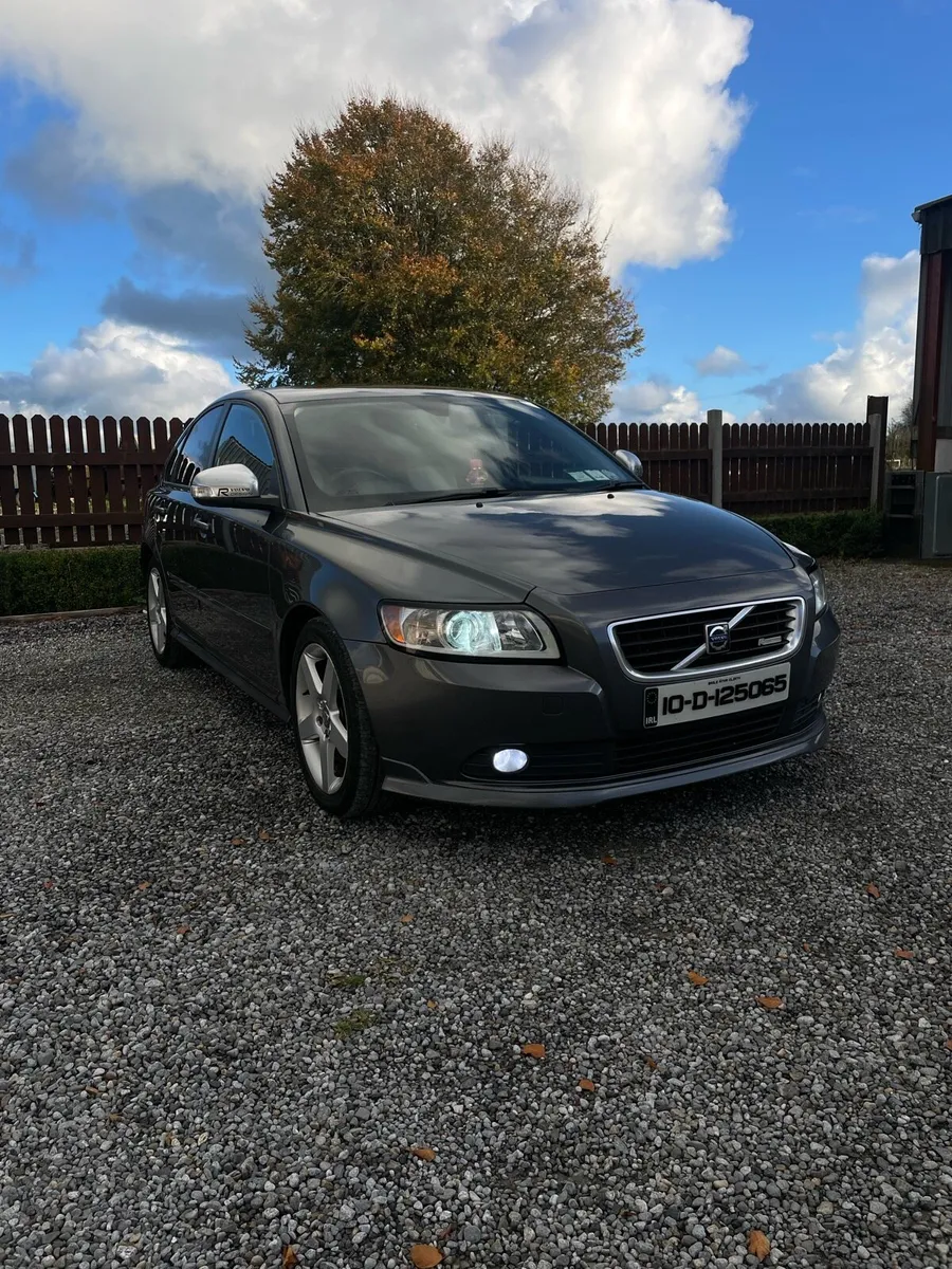 Volvo S40 R Design - Image 1