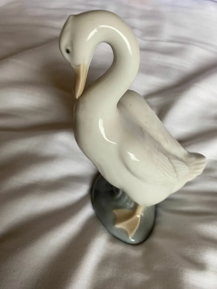 Vintage Nao Lladro Daisa Porcelain Goose Figurine - Image 1