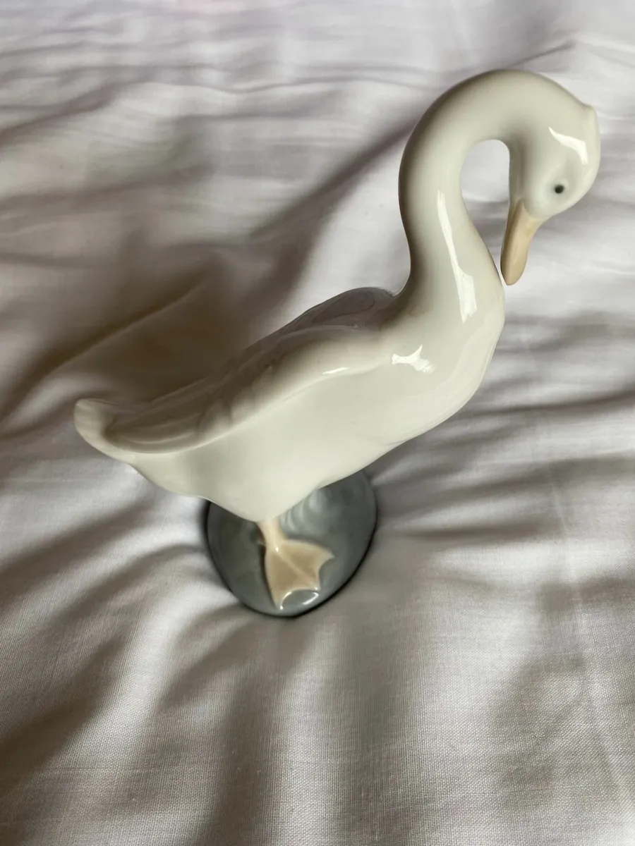 Vintage Nao Lladro Daisa Porcelain Goose Figurine - Image 2