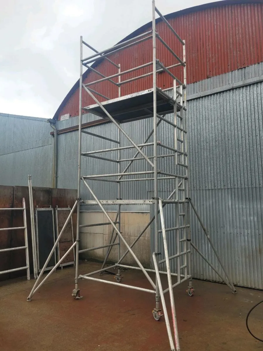Aluminium scaffold tower 8.2m working height 6.2m - Image 1
