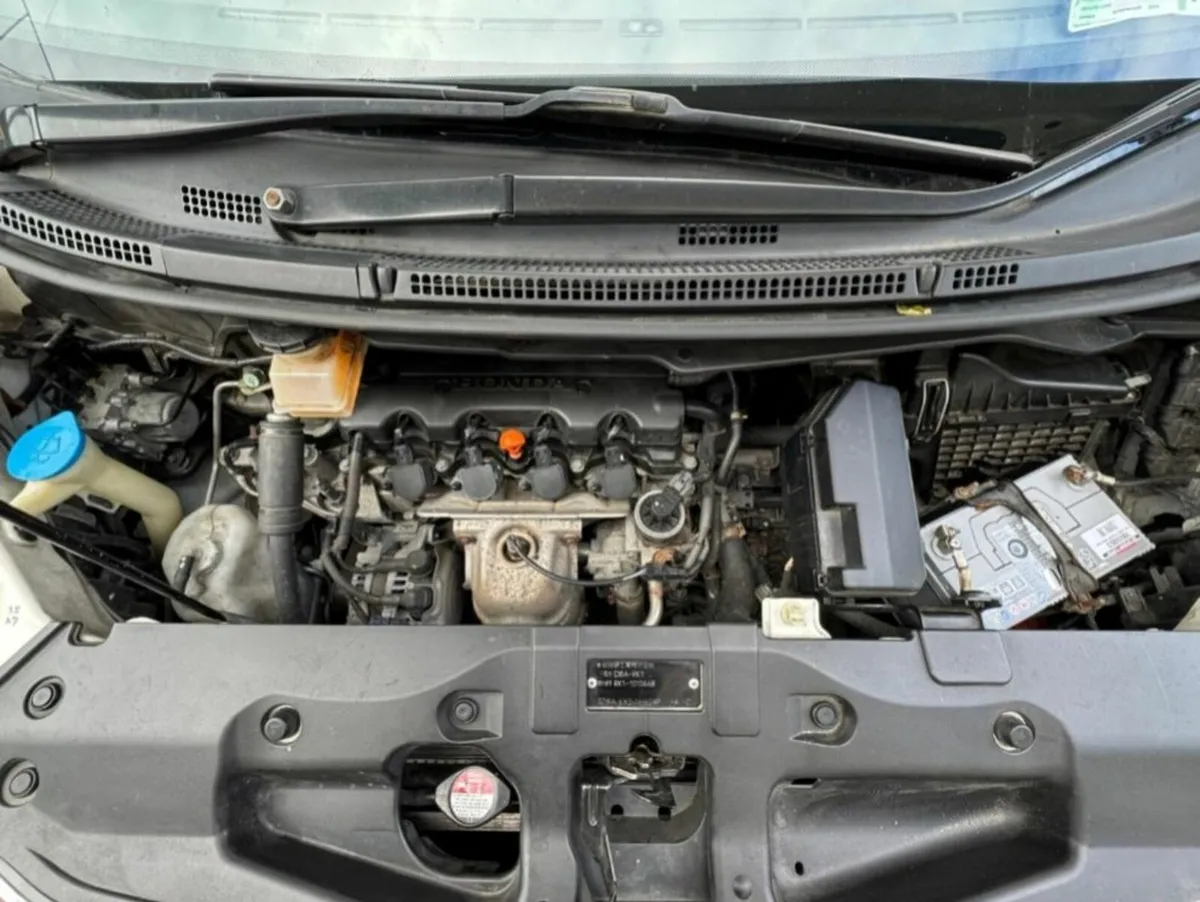 Honda Stepwagon 2010 - Image 2