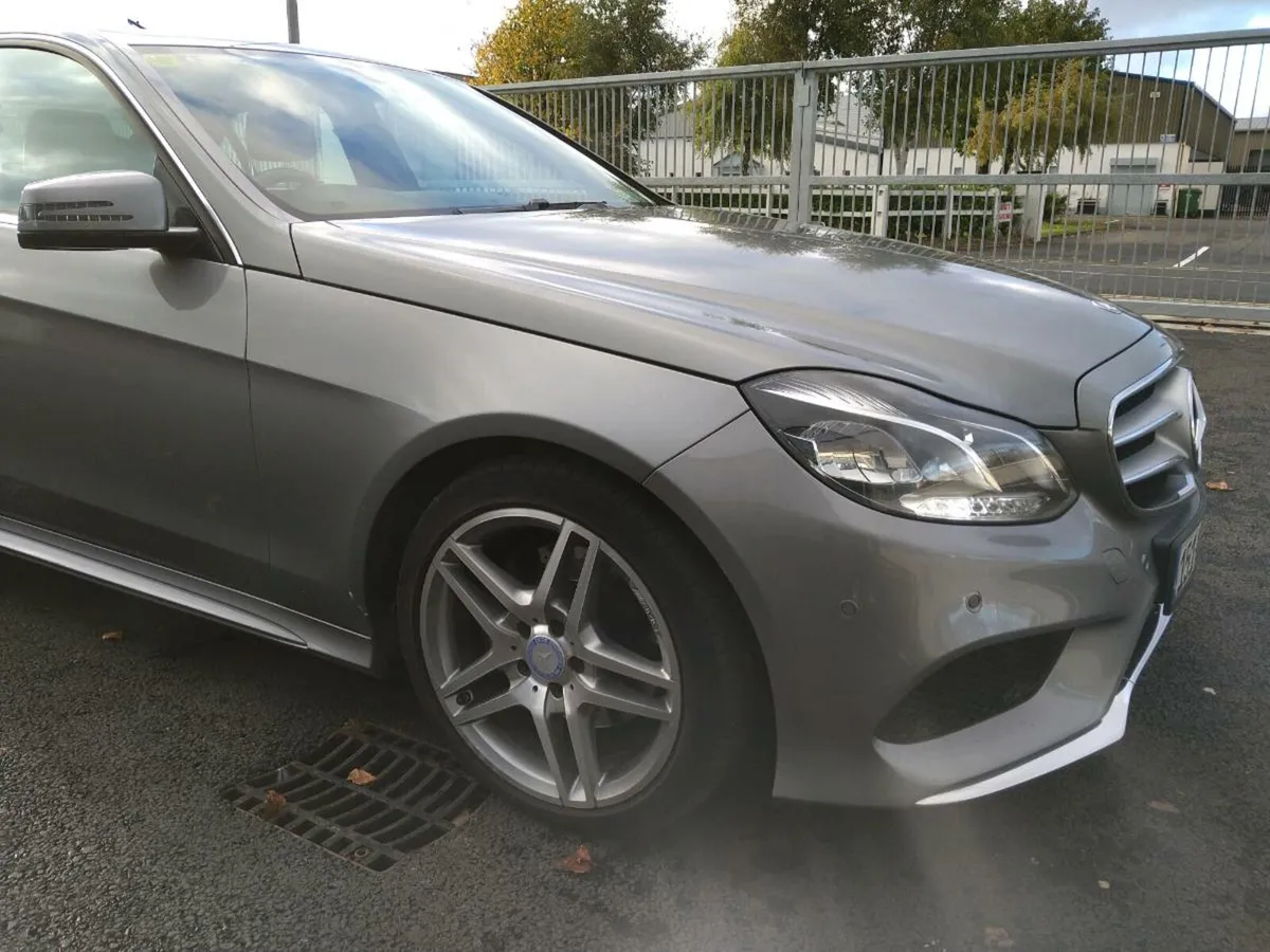 Mercedes-Benz E220 AMG LINE - Image 3