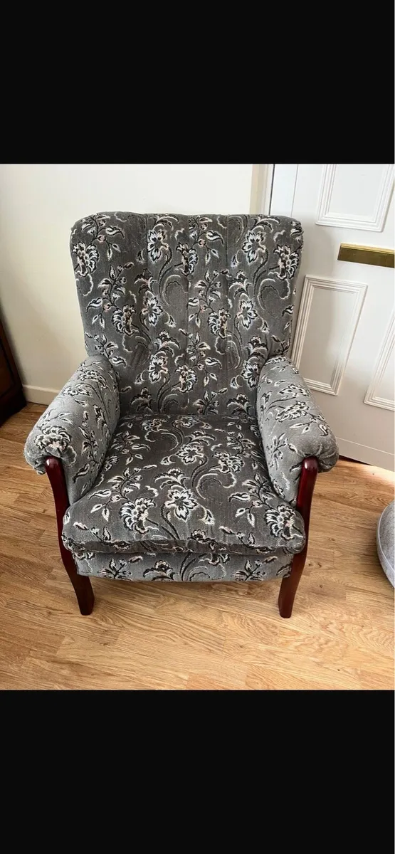Sofa and 2 arm chairs - Image 1