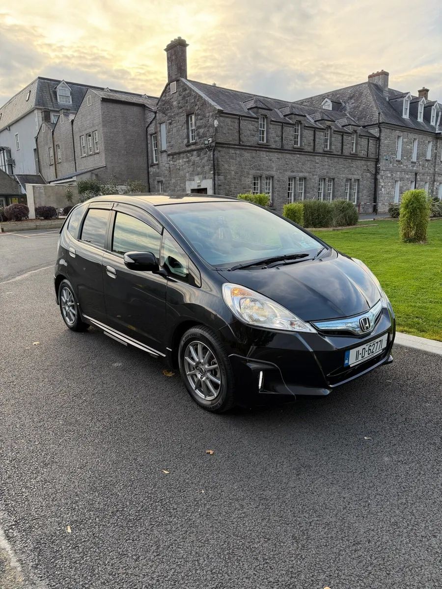 Honda fit hybrid 2011 - Image 1