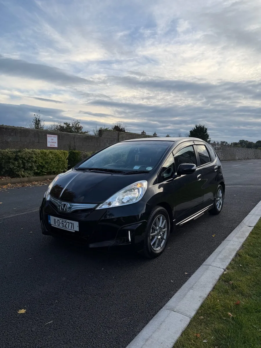 Honda fit hybrid 2011 - Image 3