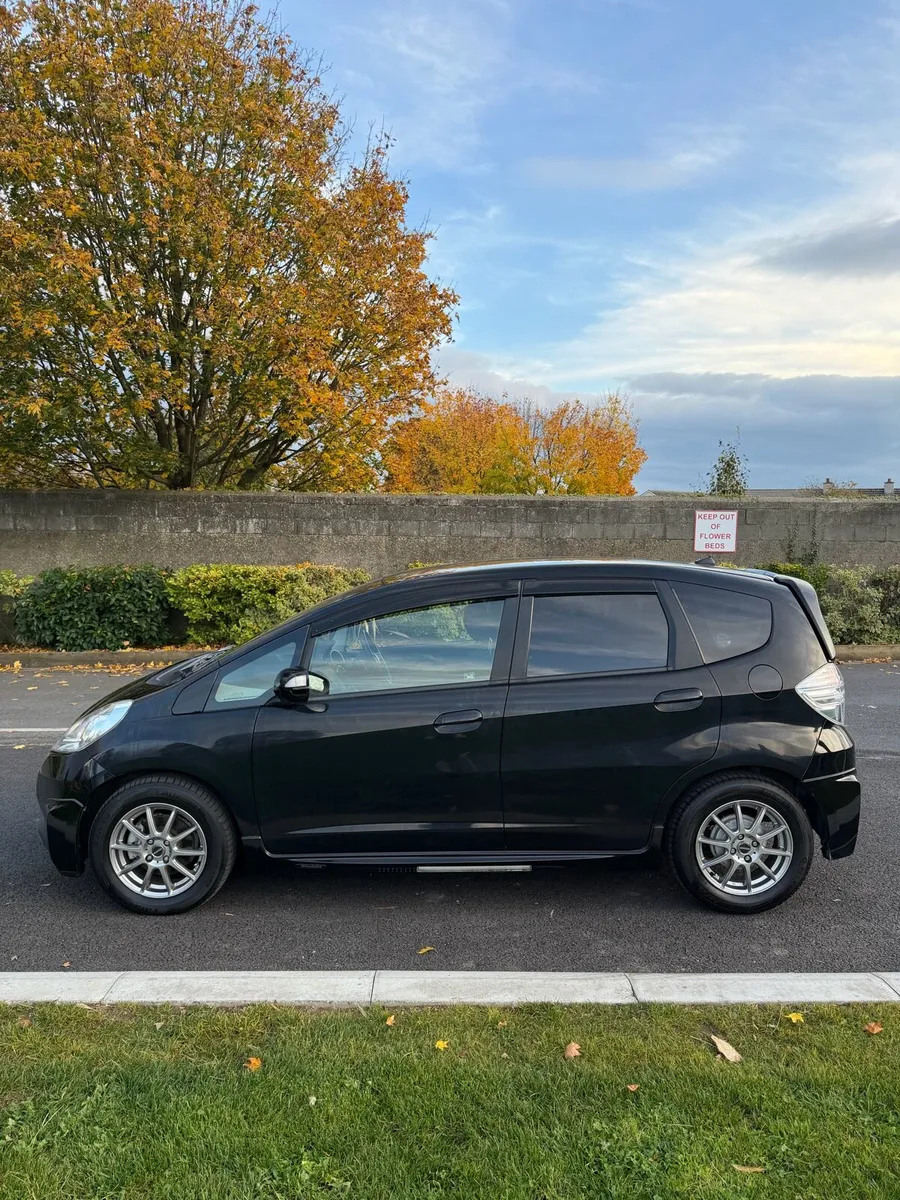 Honda fit hybrid 2011 - Image 4