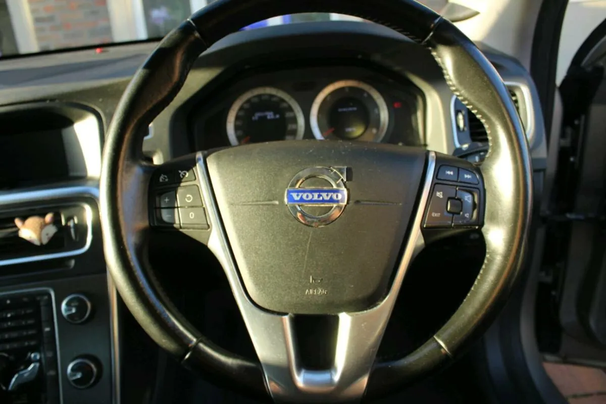 Volvo S60 D3 2011 NCT May 26+TAX Dec 25 - Image 4