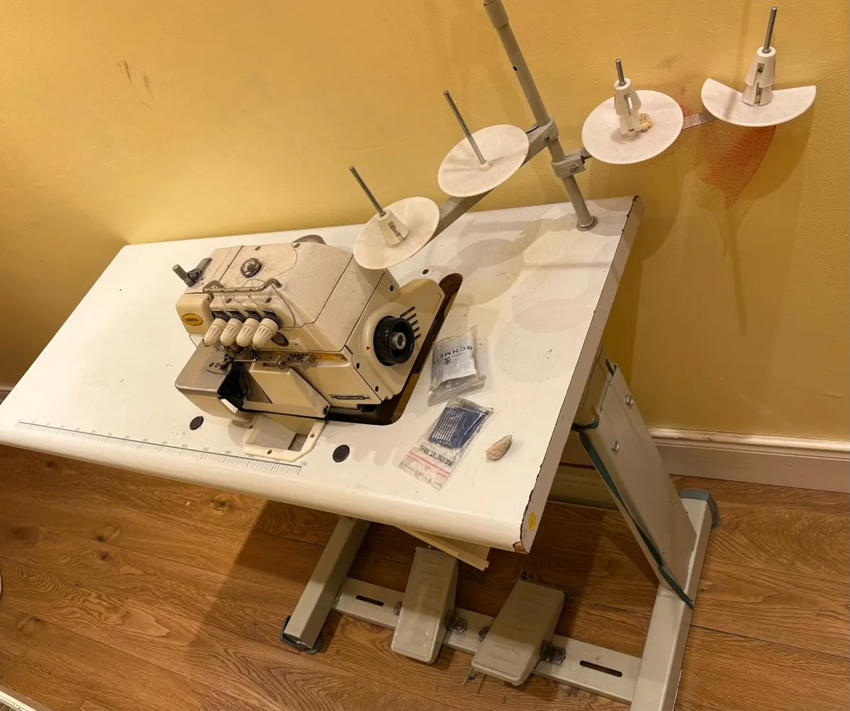 Overlocker sewing machine - Image 1