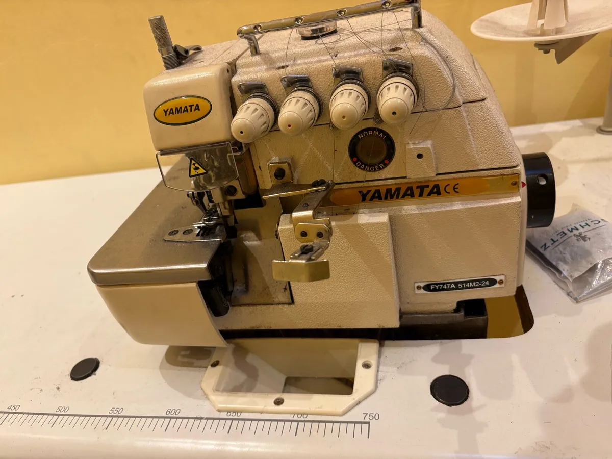 Overlocker sewing machine - Image 2