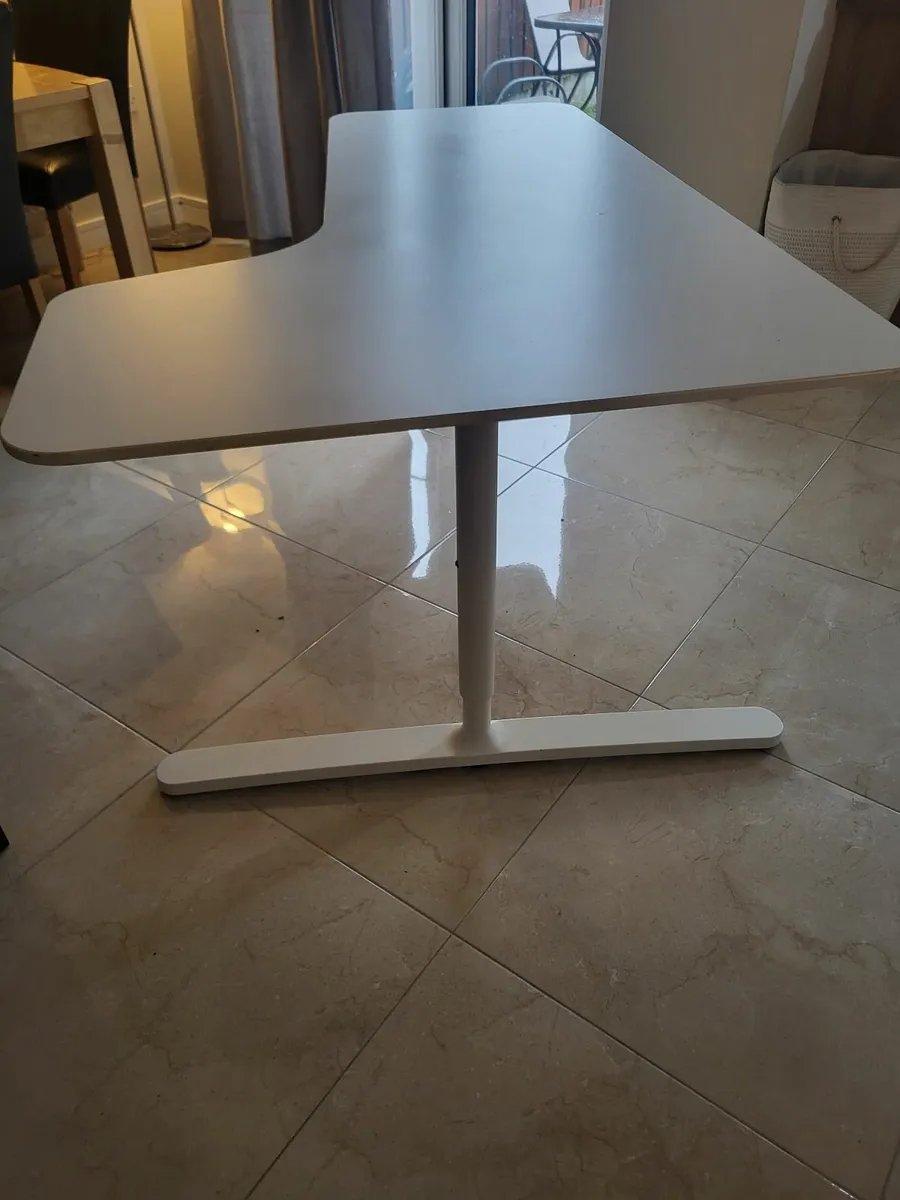 Home desk - Image 2