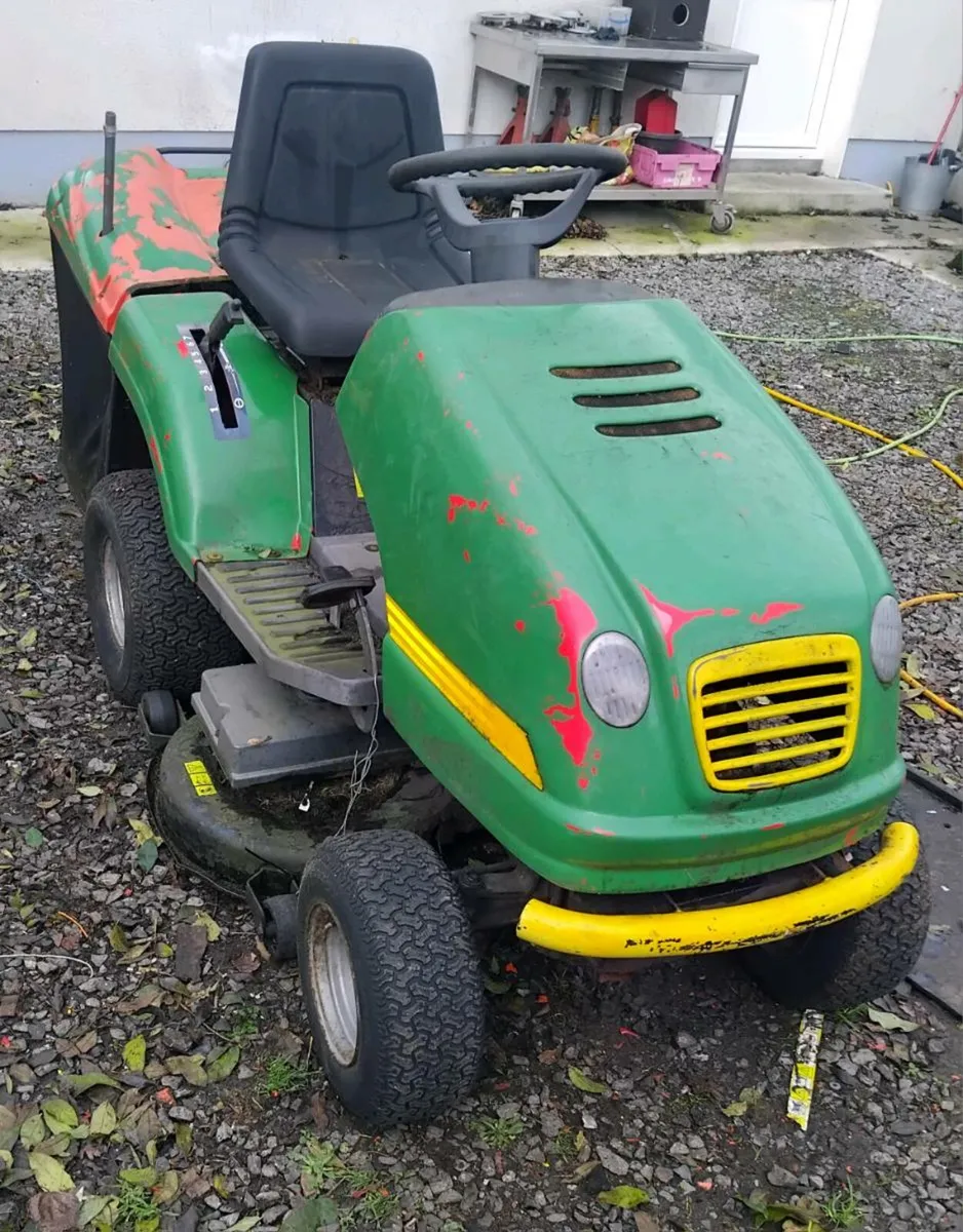 Ride on lawnmower