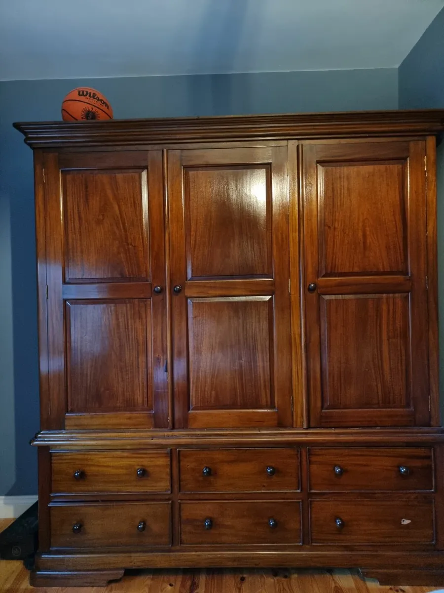 Bedroom wardrobe