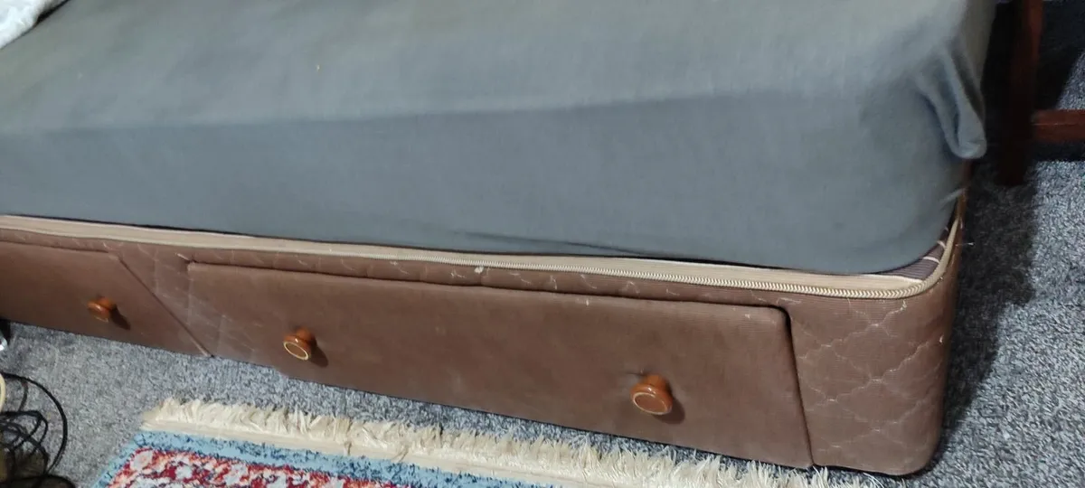 FreeSingle bed base with storage - Image 1