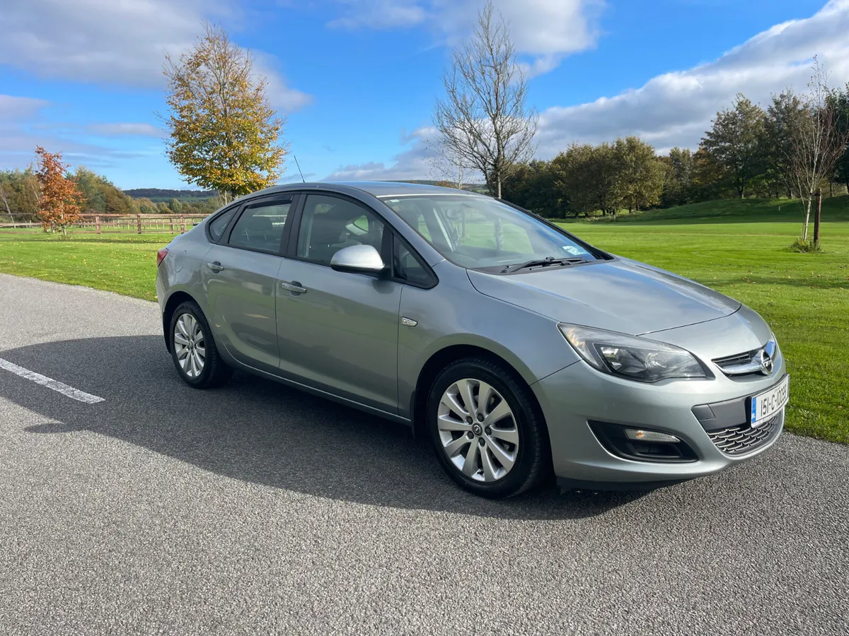 Opel Astra 2015 - Image 1
