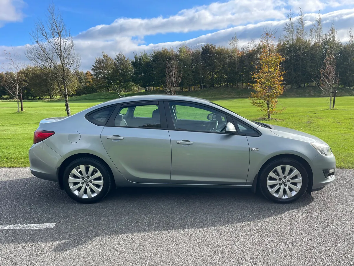 Opel Astra 2015 - Image 2