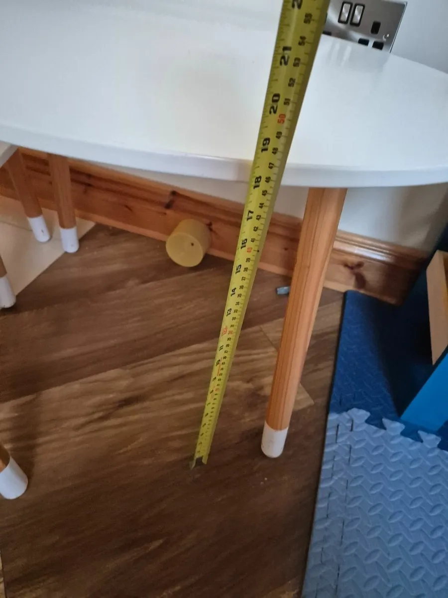 Kids table and chairs - Image 3