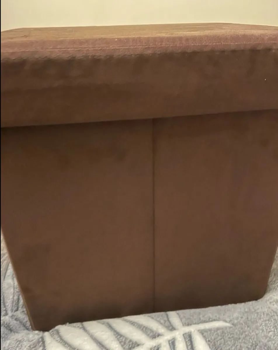 Seat and storage box - Image 2