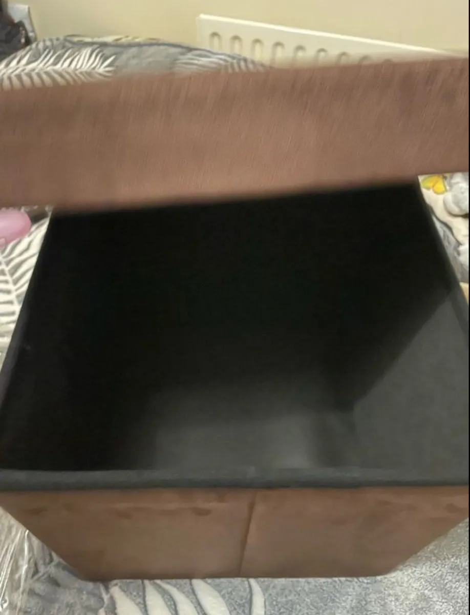 Seat and storage box - Image 3