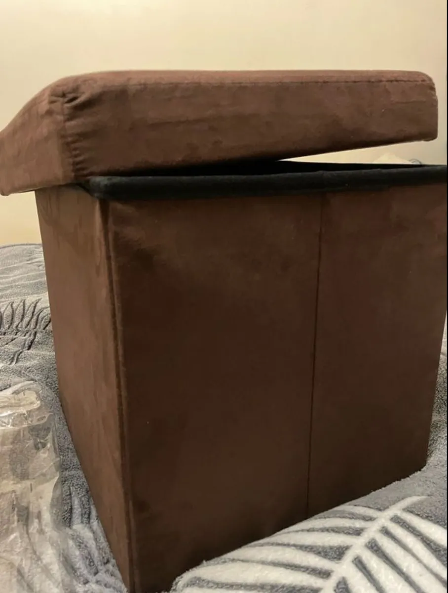 Seat and storage box - Image 4