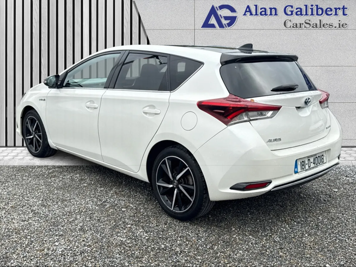 Toyota Auris HYBRID LUNA SPORT AUTO 4DR - Image 2