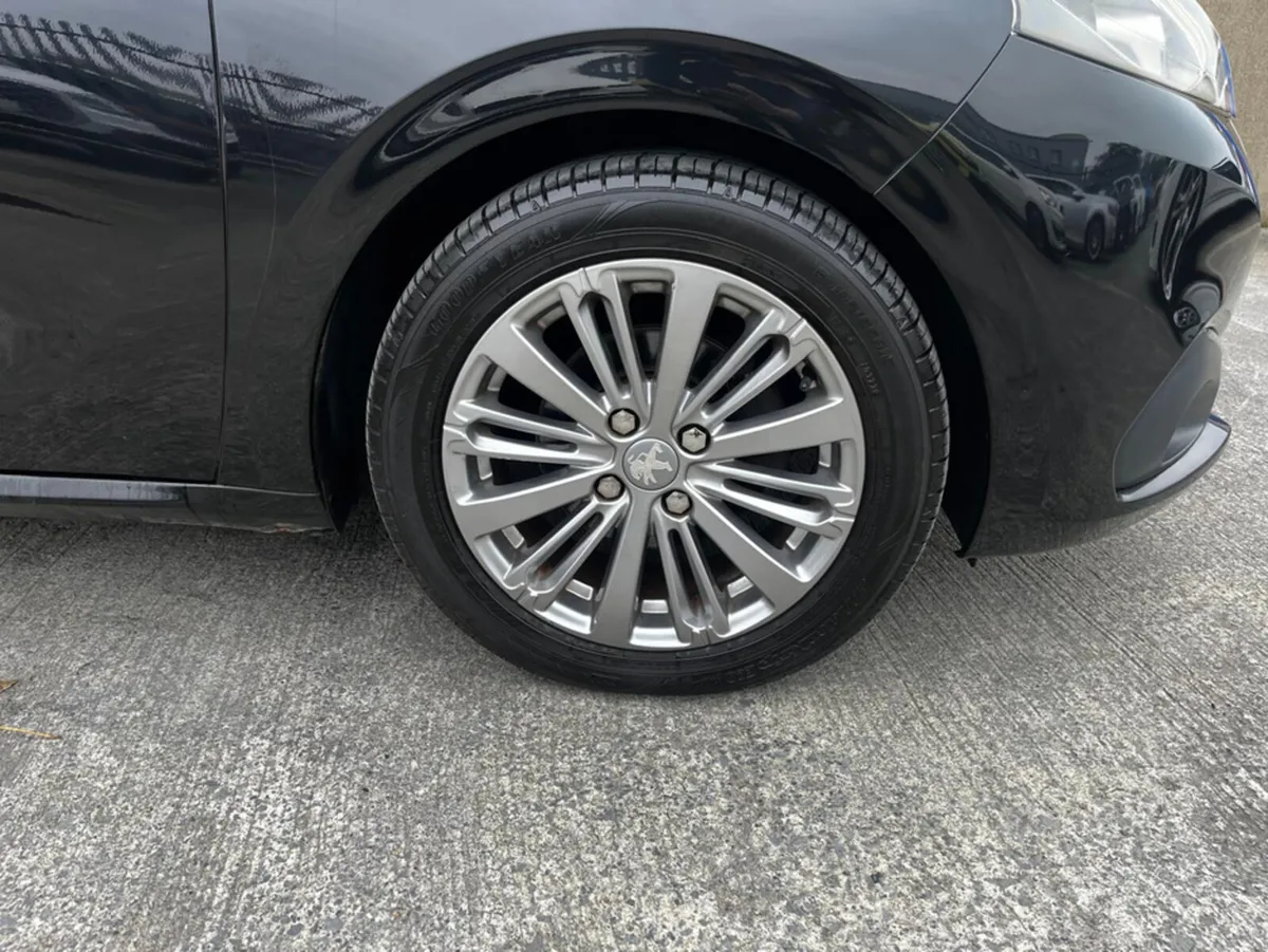 Peugeot 208 Peugeot 208 1.2 petrol auto loaded wit - Image 3