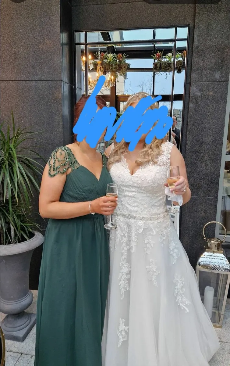 Wedding dress - Image 2