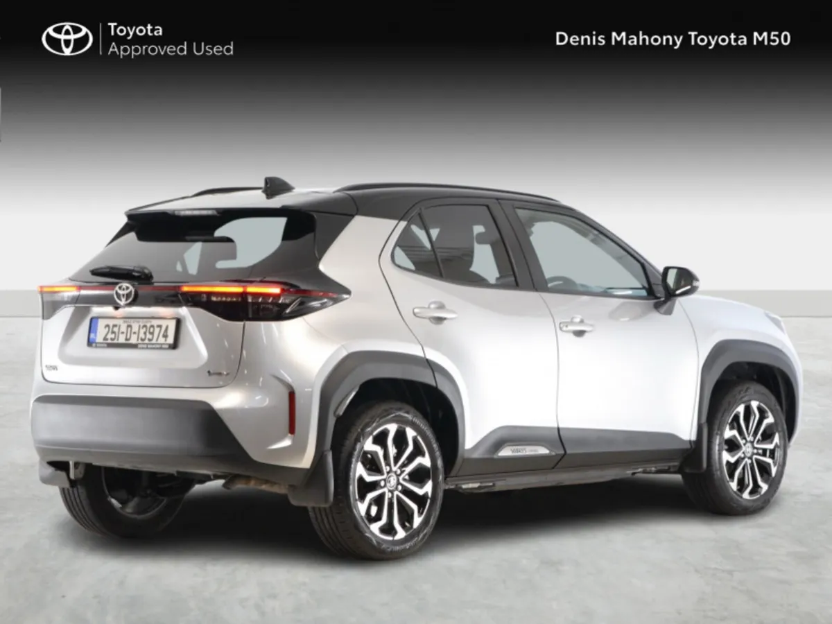 Toyota Yaris Cross Luna Sport Hybrid Auto - Image 2
