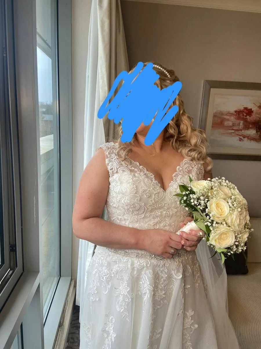 Wedding dress - Image 3